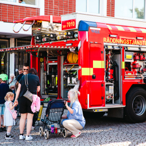 Räddningstjänsten var på plats och visade upp sin brandbil för nyfikna besökare.