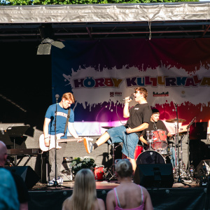 Punkbandet Two-42 från Hörby spelade på Bakfickans scen. 