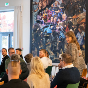 Amanda Hesselgard, verksamhetschef inom sektor Omtanke, och Matilda Mårtensson, samordnare från Sektor Omtanke, presenterade även de sig själva och det brottsförebyggande arbetet som kommunen ansvarar för och samarbetar kring med polisen. 