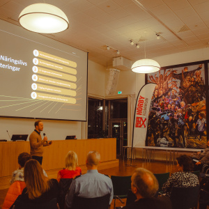 Svenskt Näringsliv håller i en presentation.