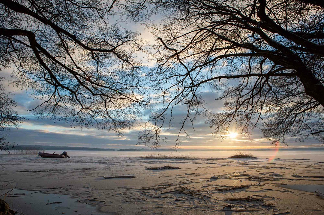 Västra Ringsjön, is och snö på ytan.